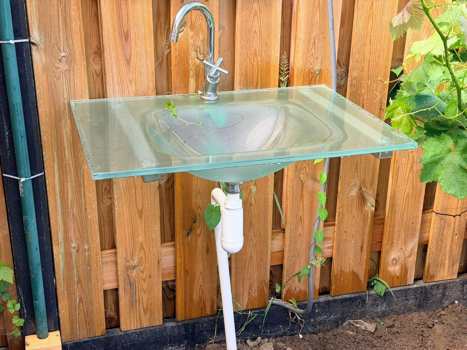 Glazen wastafel met kraan en afvoer - Binnen/Buiten, Gebruikt, Minder dan 100 cm, Wasbak of Wastafel, 25 tot 50 cm