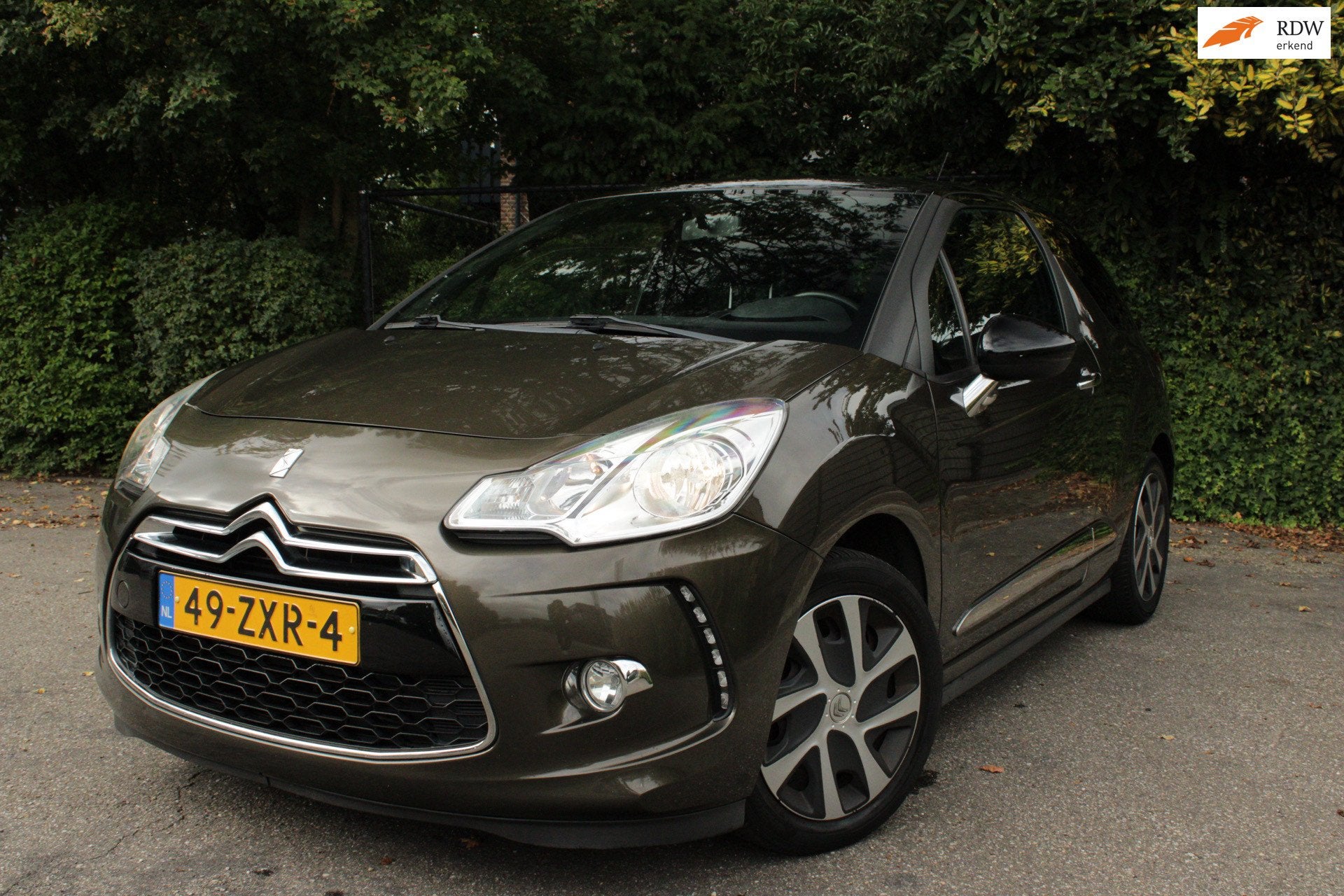 Citroen DS3 1.2 VTi So Chic | Airco | Cruise Control | PDC |, Auto's, Voorwielaandrijving, Euro 5, 1199 cc, Bruin
