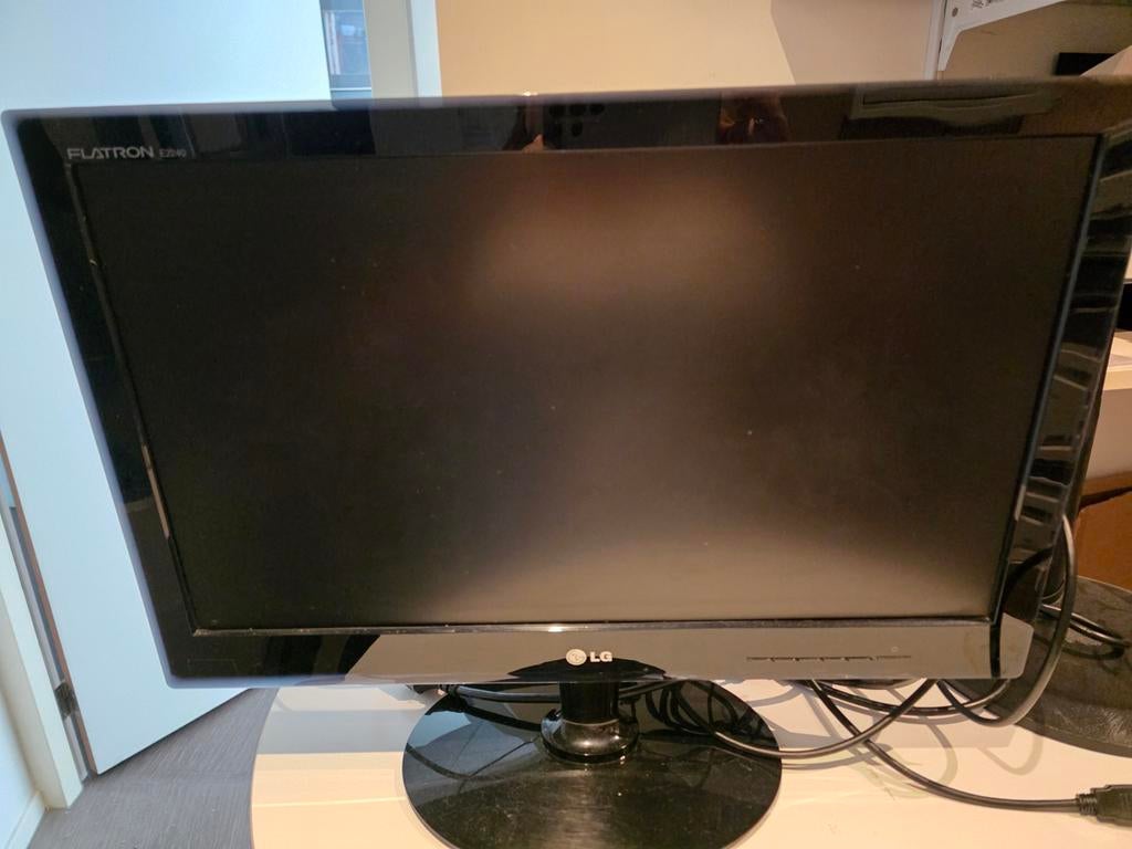 LG Flatron monitor E2240, Computers en Software, Monitoren, Ophalen, 60 Hz of minder, IPS