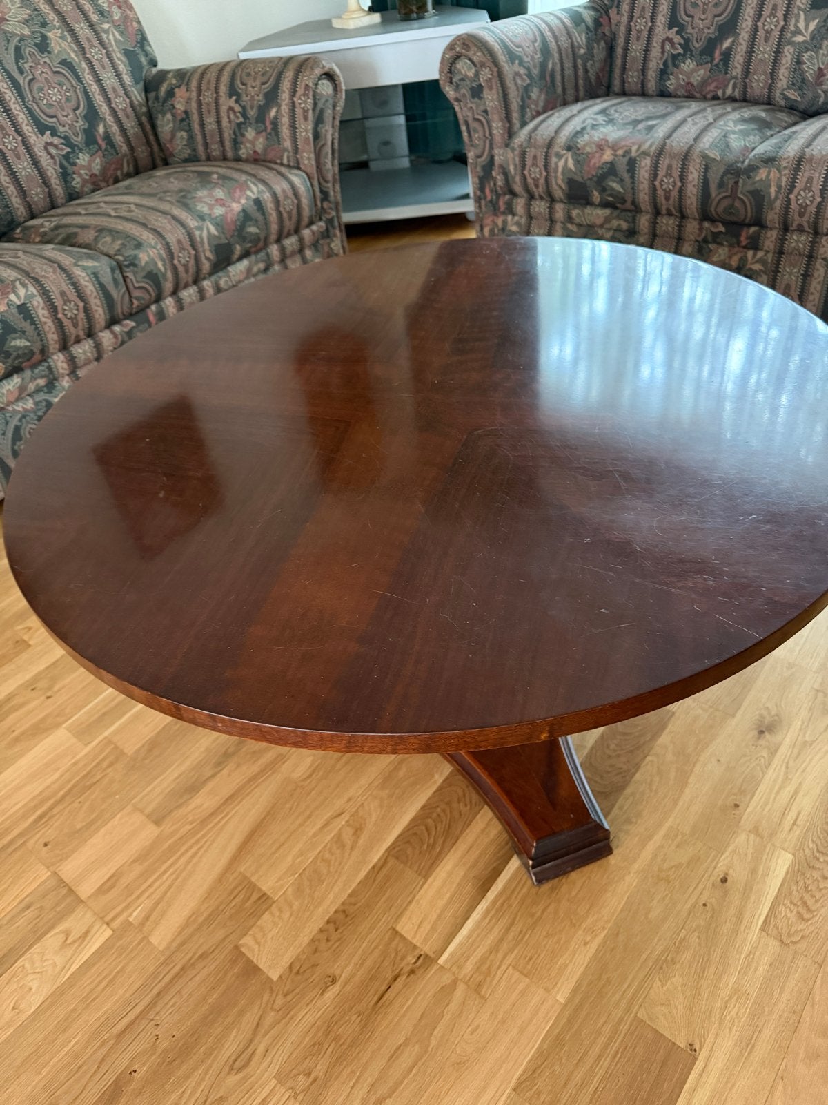 Ronde Salontafel van Donker Hout - Klassiek Design, Huis en Inrichting, Ophalen, Gebruikt, Rond, 50 tot 100 cm