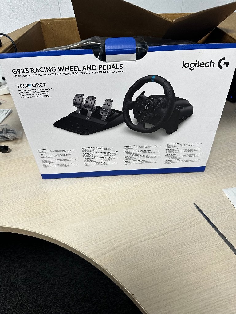 Foto 5 van Logitech G923 Racestuur + pedalen + wheelstand Pro V2