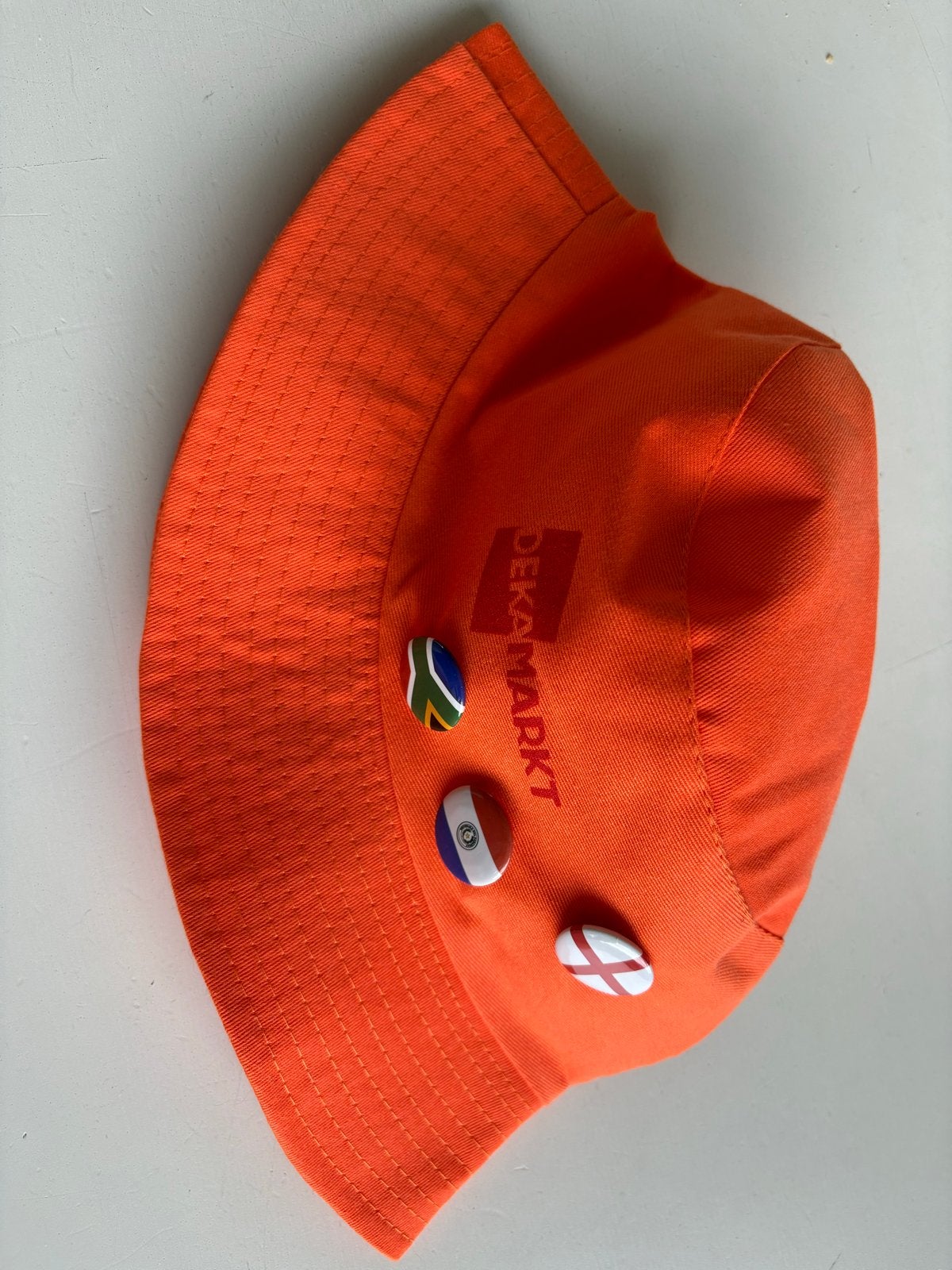Gratis!! Oranje DekaMarkt hoedje, Ophalen, Nieuw