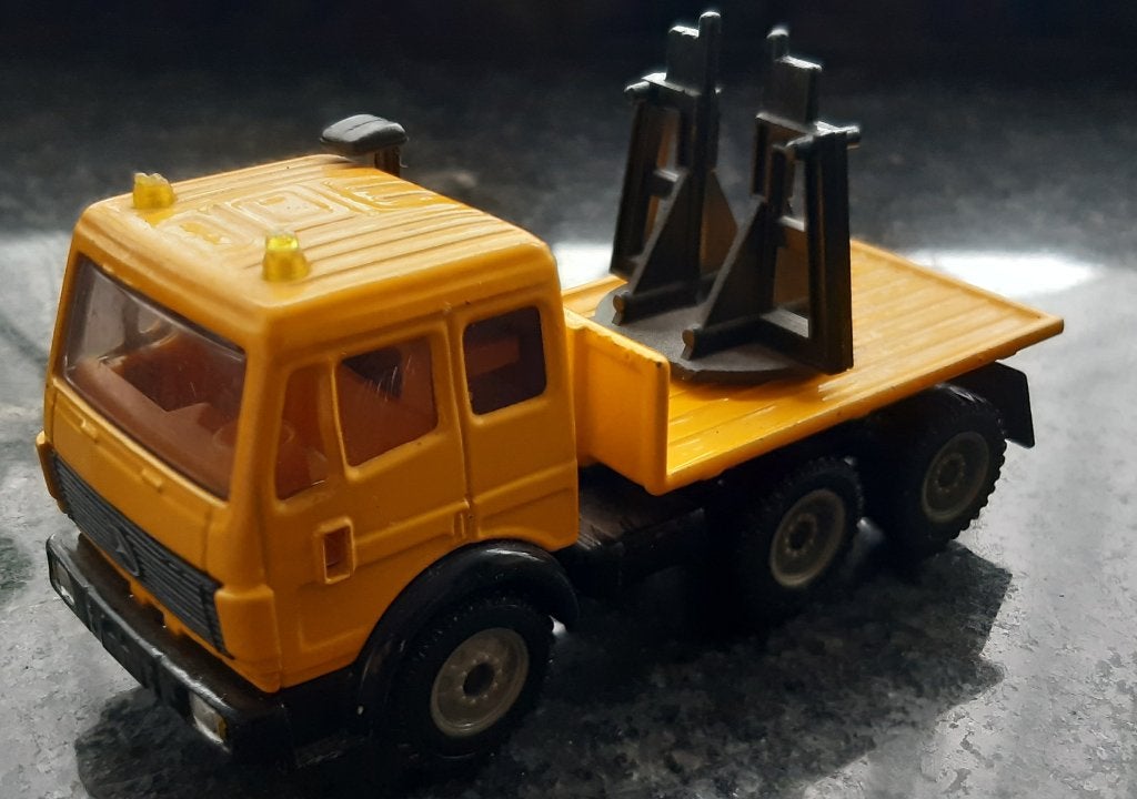 MERCEDES 3 ASSER TREKKER VOOR PORTAALKRAAN SIKU., Ophalen of Verzenden, Gebruikt, Bus of Vrachtwagen