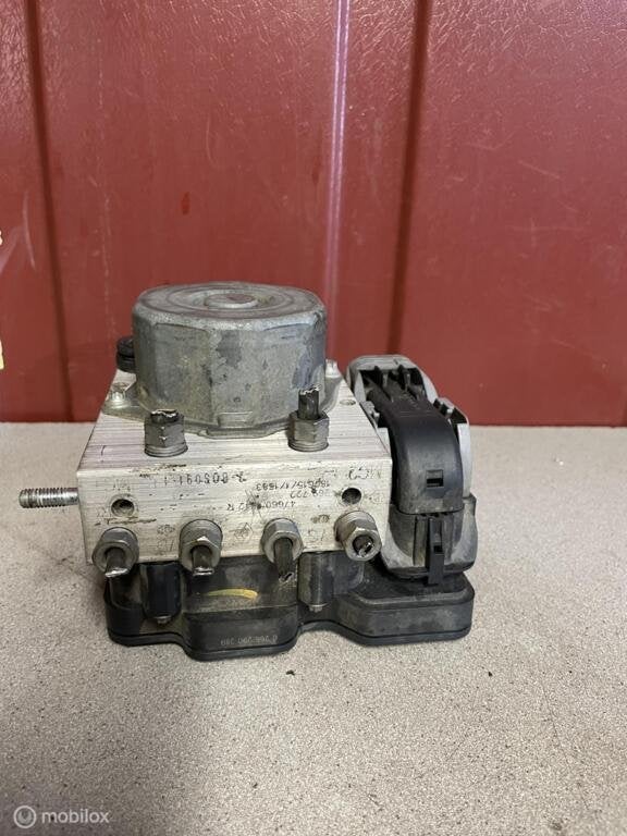 ABS pomp Renault Clio IV ('12-'19) 476601842R, Gebruikt, Renault, Ophalen of Verzenden, Renault