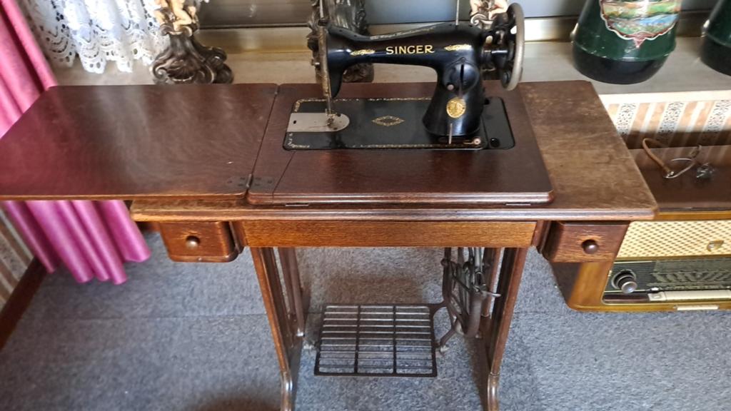 Antieke Singer Naaimachine met Houten Tafel, Antiek en Kunst, Antiek | Naaimachines, Ophalen of Verzenden