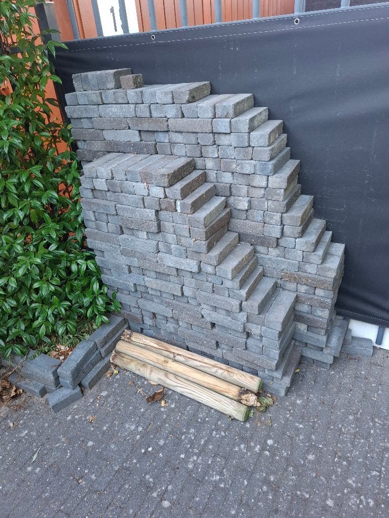 GRATIS grijze tuinklinkers 9,5 m2 afm 5x20x10 cm (BxLxH), Ophalen, Klinkers, 5 tot 10 m², Zo goed als nieuw