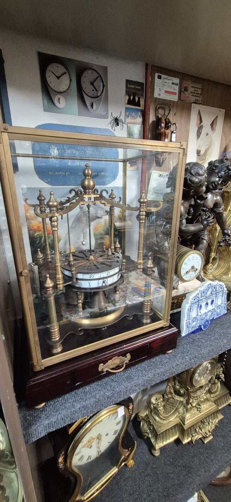 Flying ball clock 675 euro, Ophalen
