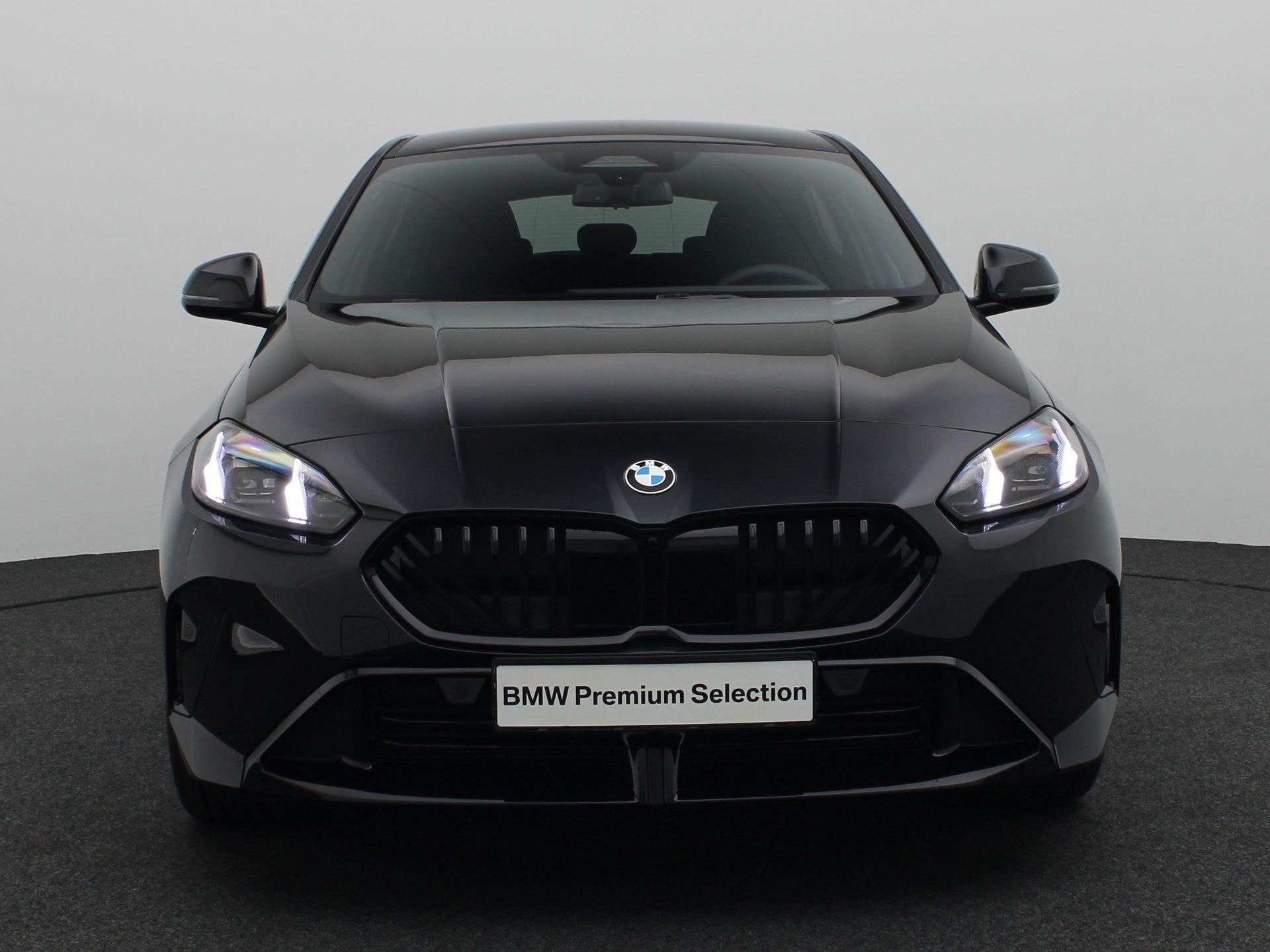 BMW 1 Serie 120 M Sportpakket Pro | Premium Pack | Stuurwiel, Automatische klimaatregeling, Met garantie (alle), Zwart, Bedrijf