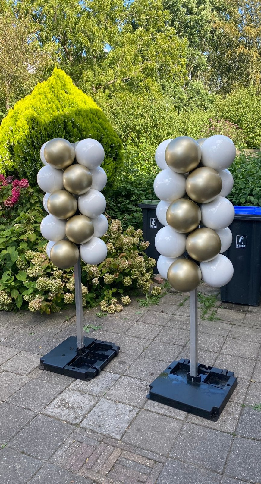 2 ballonpilaren (plastic ballen) te huur. € 50,-., Hobby en Vrije tijd, Feestartikelen | Verhuur, Ophalen, Zo goed als nieuw, Overige
