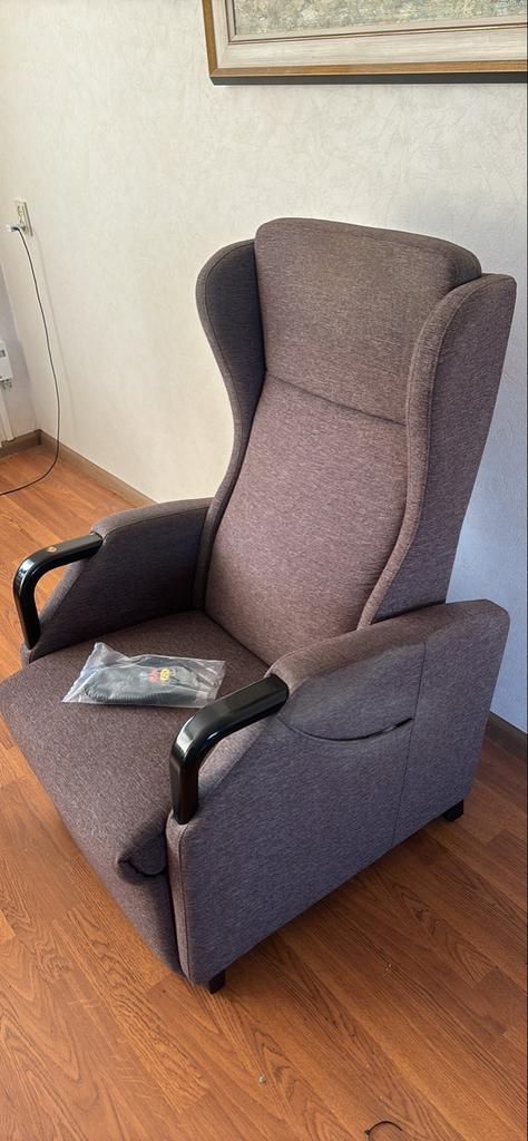 Comfortabele Sta Op stoel - Gereinigd met stoomapparaat, Ophalen, Gebruikt, Bruin, Eén