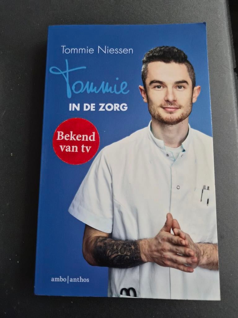 Tommie in de Zorg - Bekend van TV, Ophalen of Verzenden, Zo goed als nieuw, Gezondheid en Conditie, Tommie Niessen