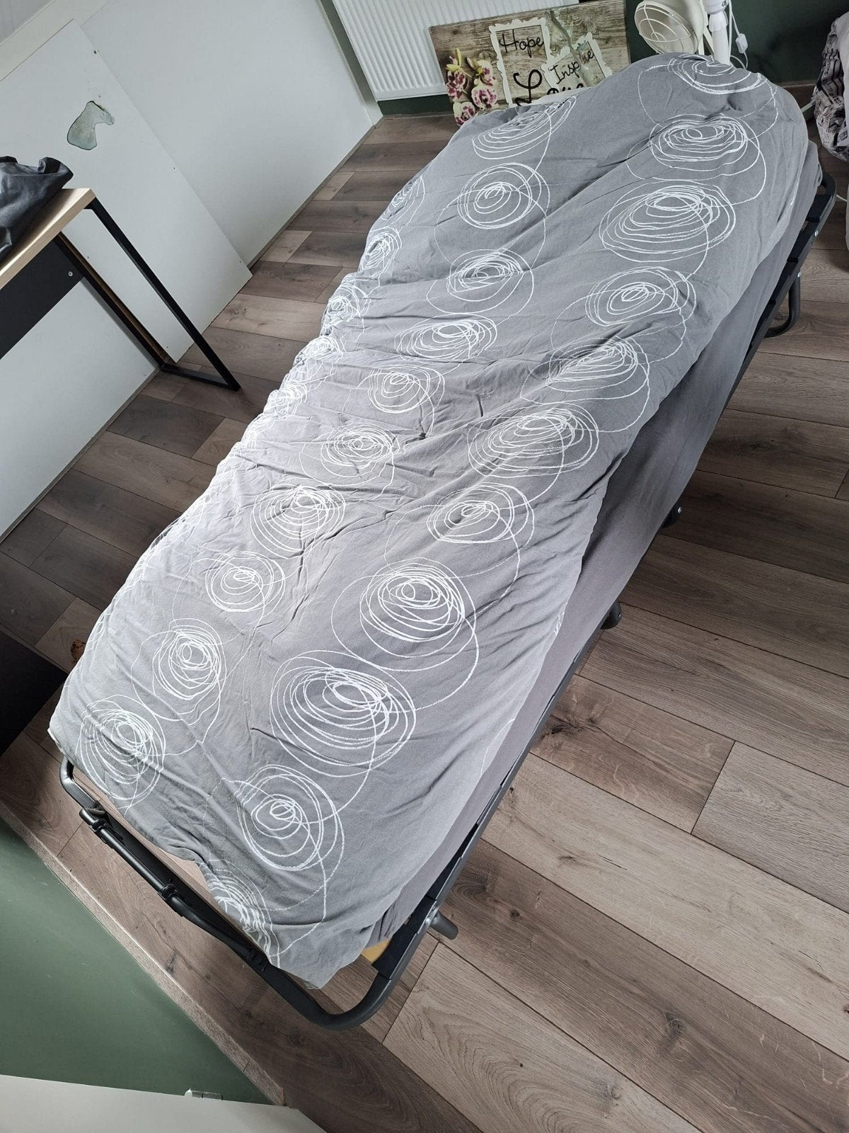 Praktisch opklapbed met matras en hoes, Huis en Inrichting, Gebruikt, Eenpersoons, Zwart, Ophalen of Verzenden