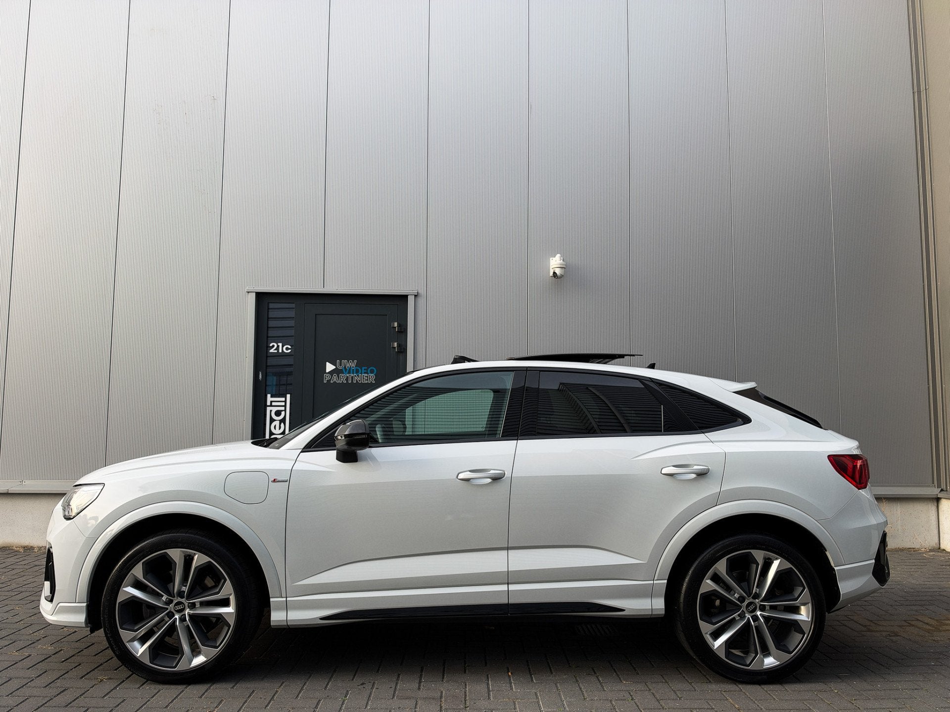 Audi Q3 Sportback 45 TFSI e 3x S-Line Pano | 360 | Keyless |, Auto's, Dealer onderhouden, Gebruikt, Euro 6, Leder en Stof