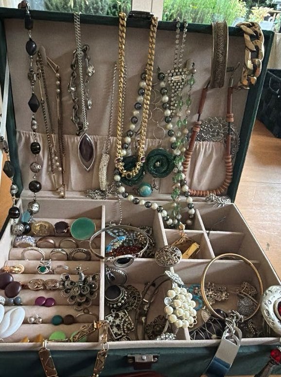 Grote collectie diverse sieraden in sieradendoos, Verzenden, Gebruikt