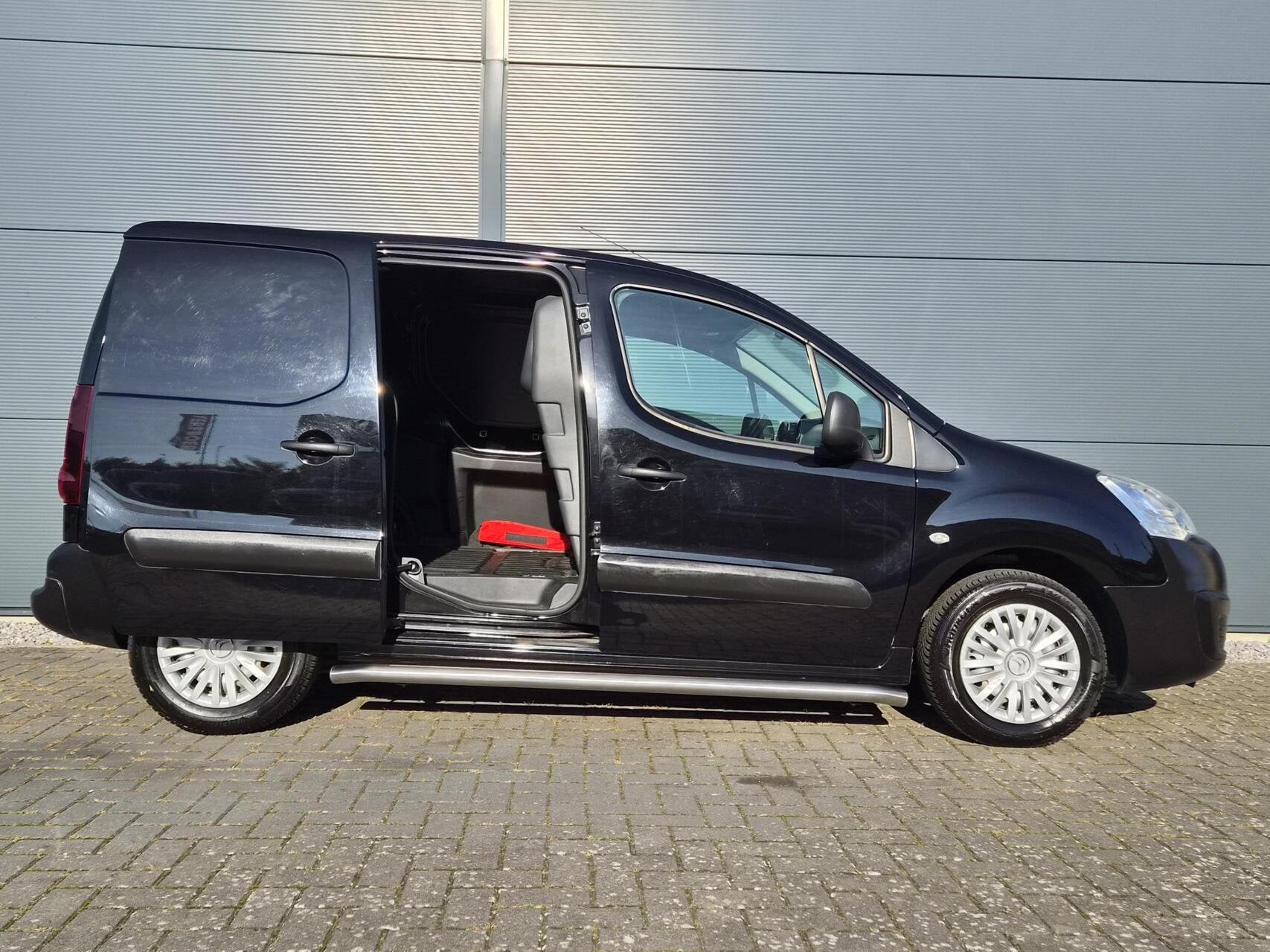 Citroen Berlingo 1.6 BlueHDI Airco Cruise Sidebars Marge, 4 cilinders, Citroën, Zwart, Bedrijf