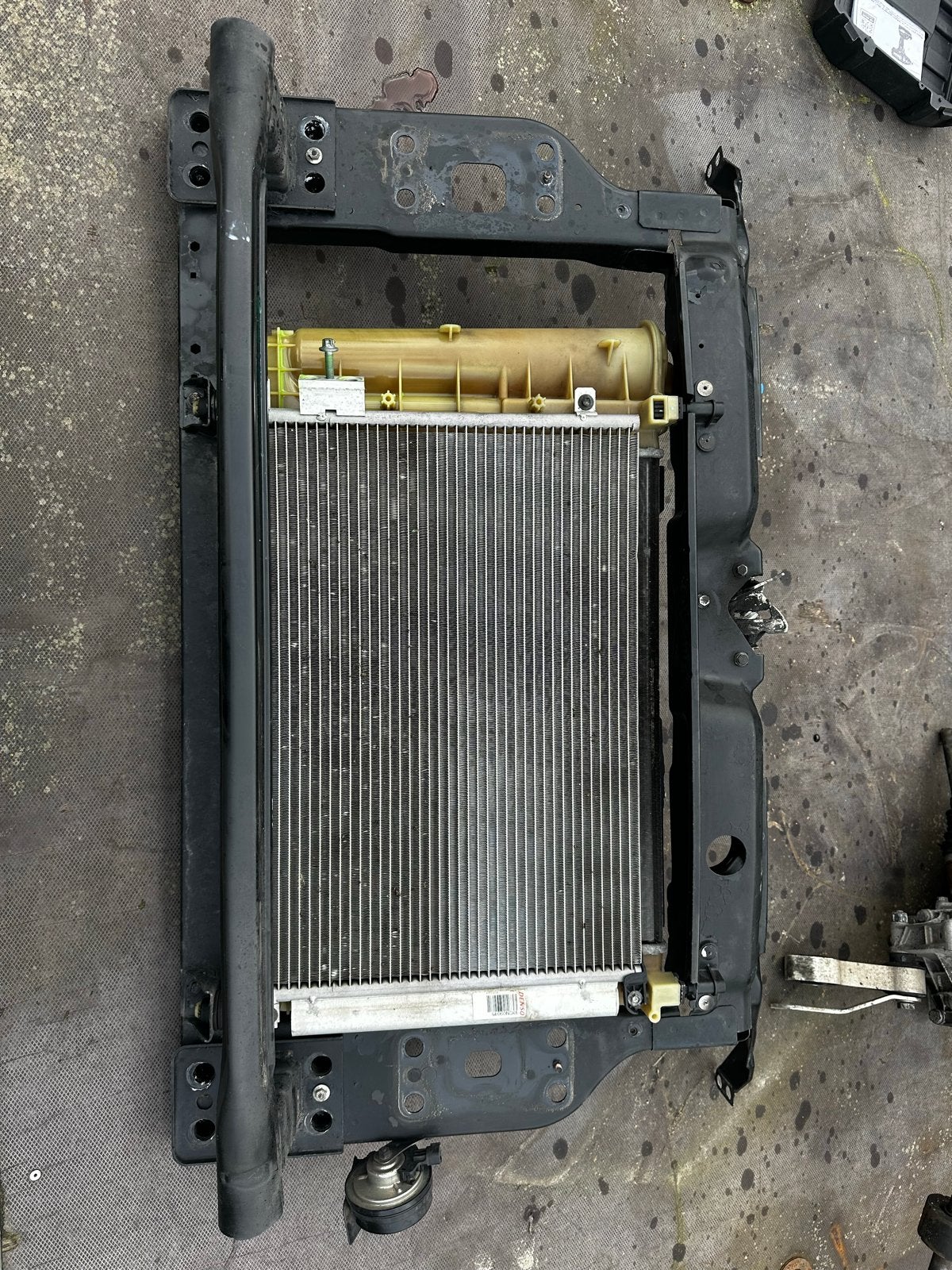 Voorfront Radiateur Bumperbalk Fiat 500, Gebruikt, Voor, Ophalen of Verzenden, Bumper