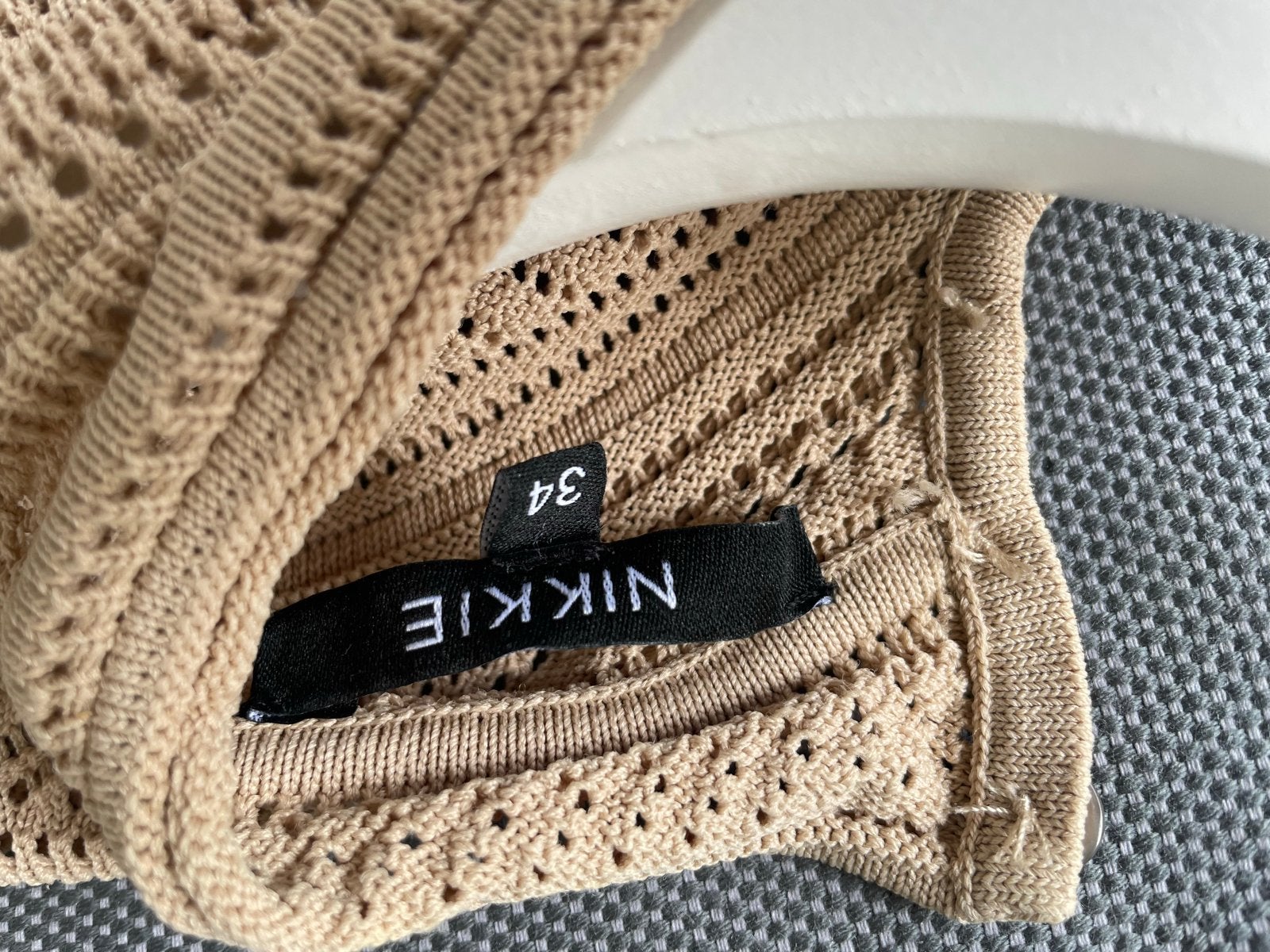 Nikkie jurk maat 34 (XS) - Zo goed als nieuw, Kleding | Dames, Beige, Ophalen of Verzenden, Zo goed als nieuw, Maat 34 (XS) of kleiner