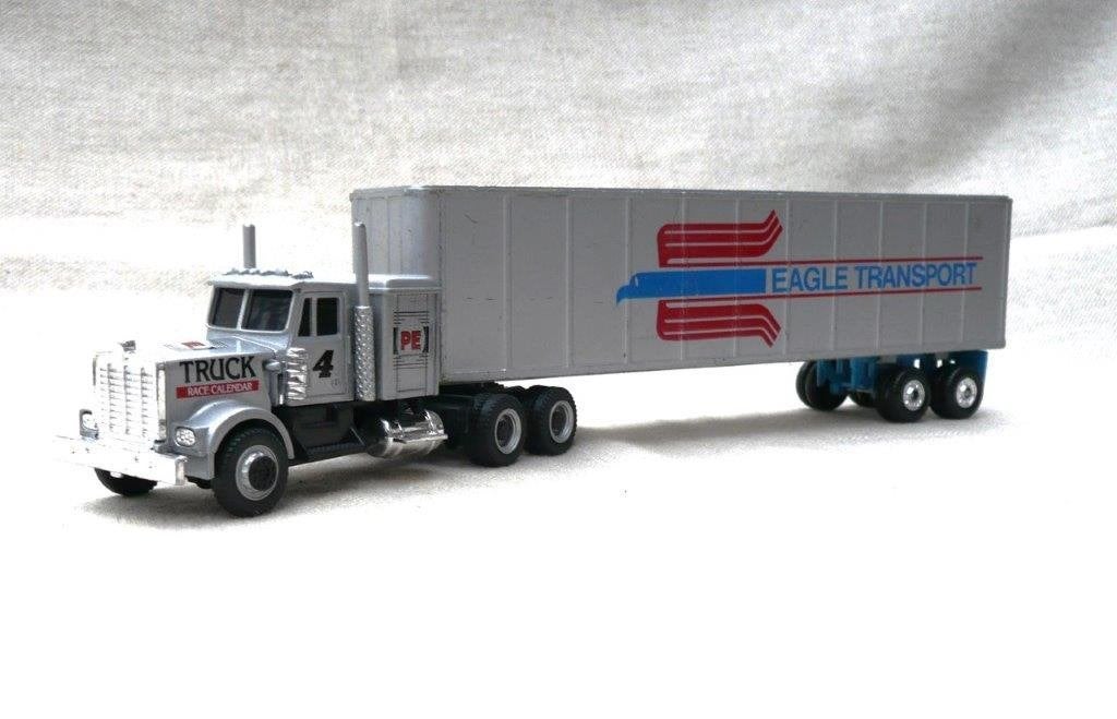 USA Freightliner (?) + oplegger Eagle transport. schaal 1/60, Ophalen of Verzenden, Gebruikt, Bus of Vrachtwagen
