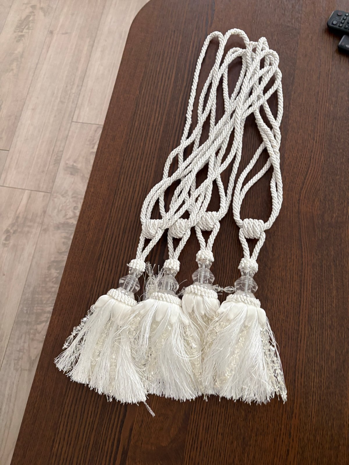 Set van 4 witte embrasse met kralen, Huis en Inrichting, Ophalen, Zo goed als nieuw, Wit, Overige typen