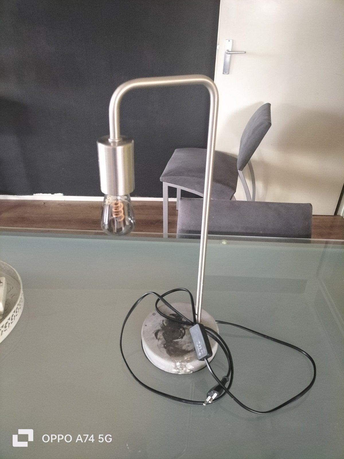 Moderne tafellamp met industriële look en E27 fitting, Bureaulamp, Met schakelaar, Zo goed als nieuw, Metaal