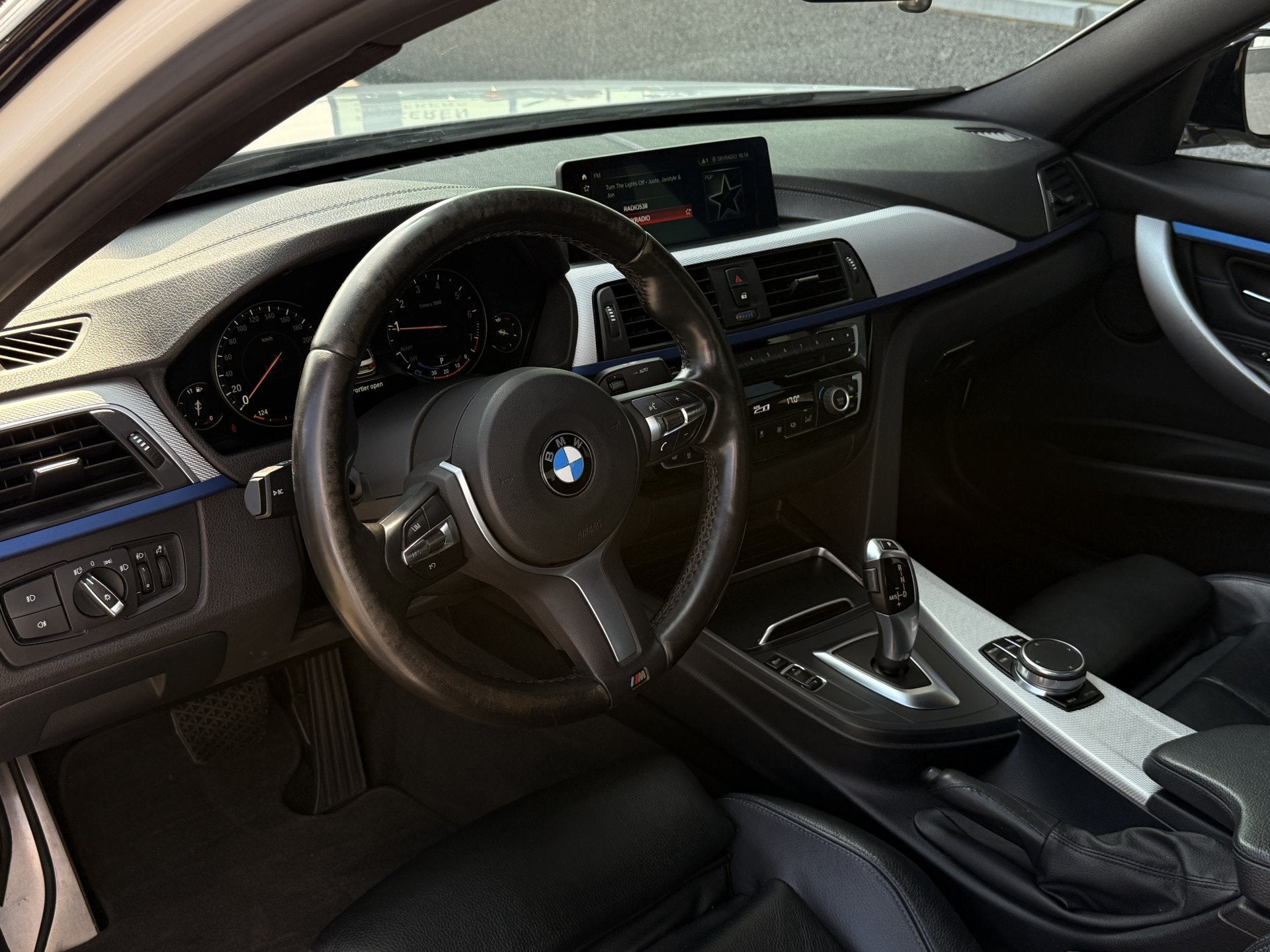 BMW 3 Serie 318i M Sport Edition | Cruise | Leder | Stoelver, Auto's, Automaat, Gebruikt, Wit, 3 cilinders