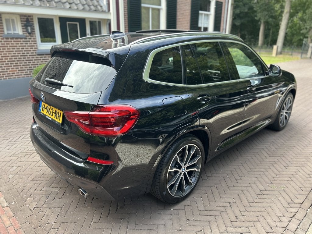 Foto 3 van BMW X3 xDrive20i M-Sport Panodak, Leder, Trekh., 2e Eigenaar