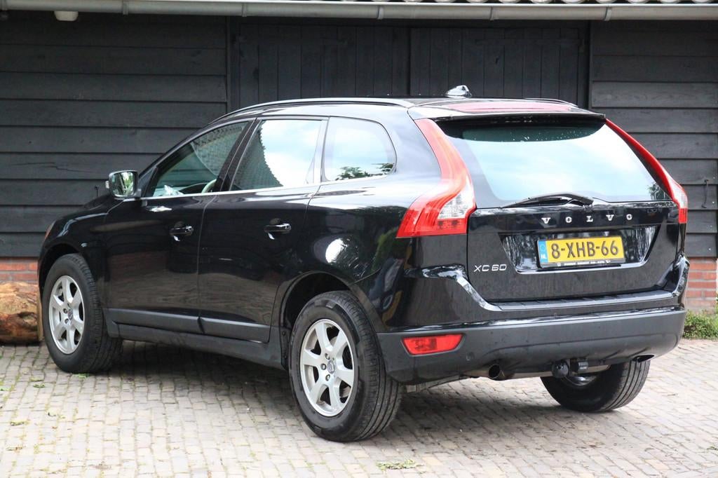 Volvo XC60 2.0 D3 Momentum 5 Cilinder/Leer/Parkkersensor/Tre, Auto's, Volvo, Voorwielaandrijving, Euro 5, Beige, 1984 cc