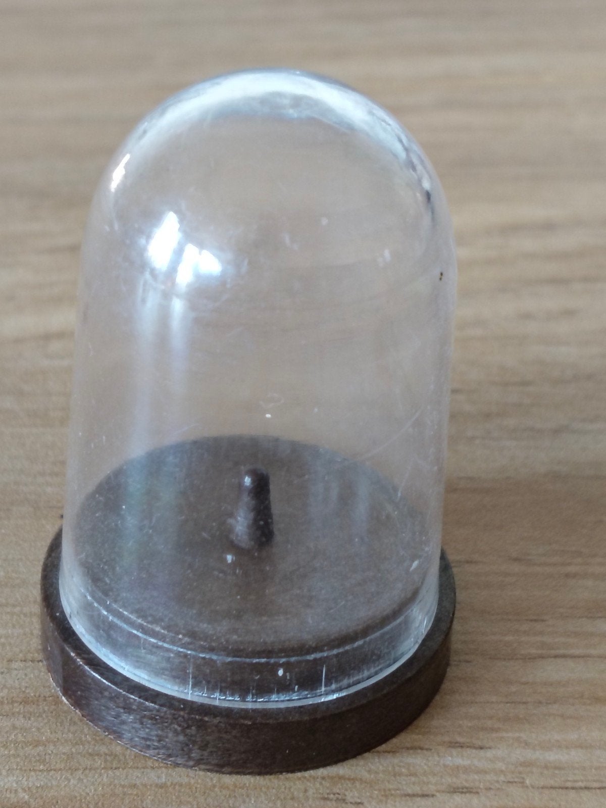 Vintage stolpje voor vingerhoedje - Poppenhuis stolp, Verzenden, Zo goed als nieuw, Plastic