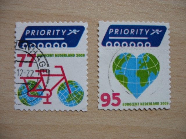 Priority zegels fiets en werldbol/hart, Ophalen of Verzenden, Gestempeld