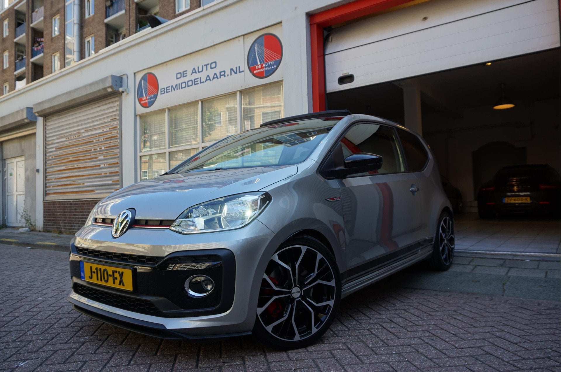 Volkswagen up! 1.0 TSI GTI | Pano-dak | ca € 3.000,- upgra, Auto's, Volkswagen, 970 kg, Stof, 4 stoelen, Bedrijf
