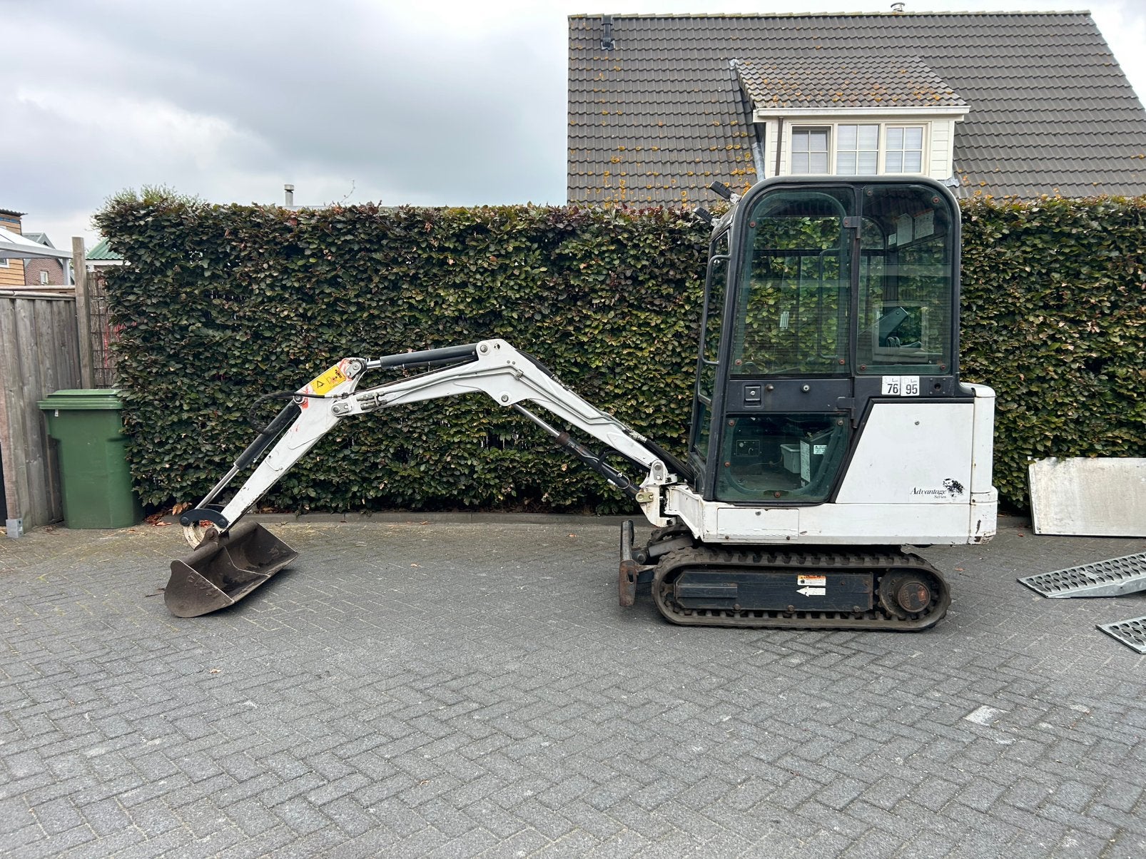 Bobcat 320 minikraan 1.6 ton, Ophalen, Gebruikt