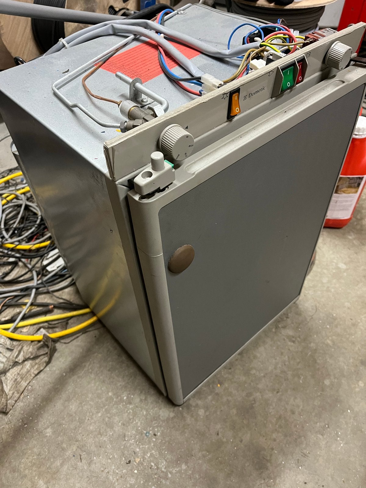 Dometic Koelkast C40/110 - Koelt goed op 230V, Ophalen, Minder dan 75 liter, Zonder vriesvak, Gebruikt