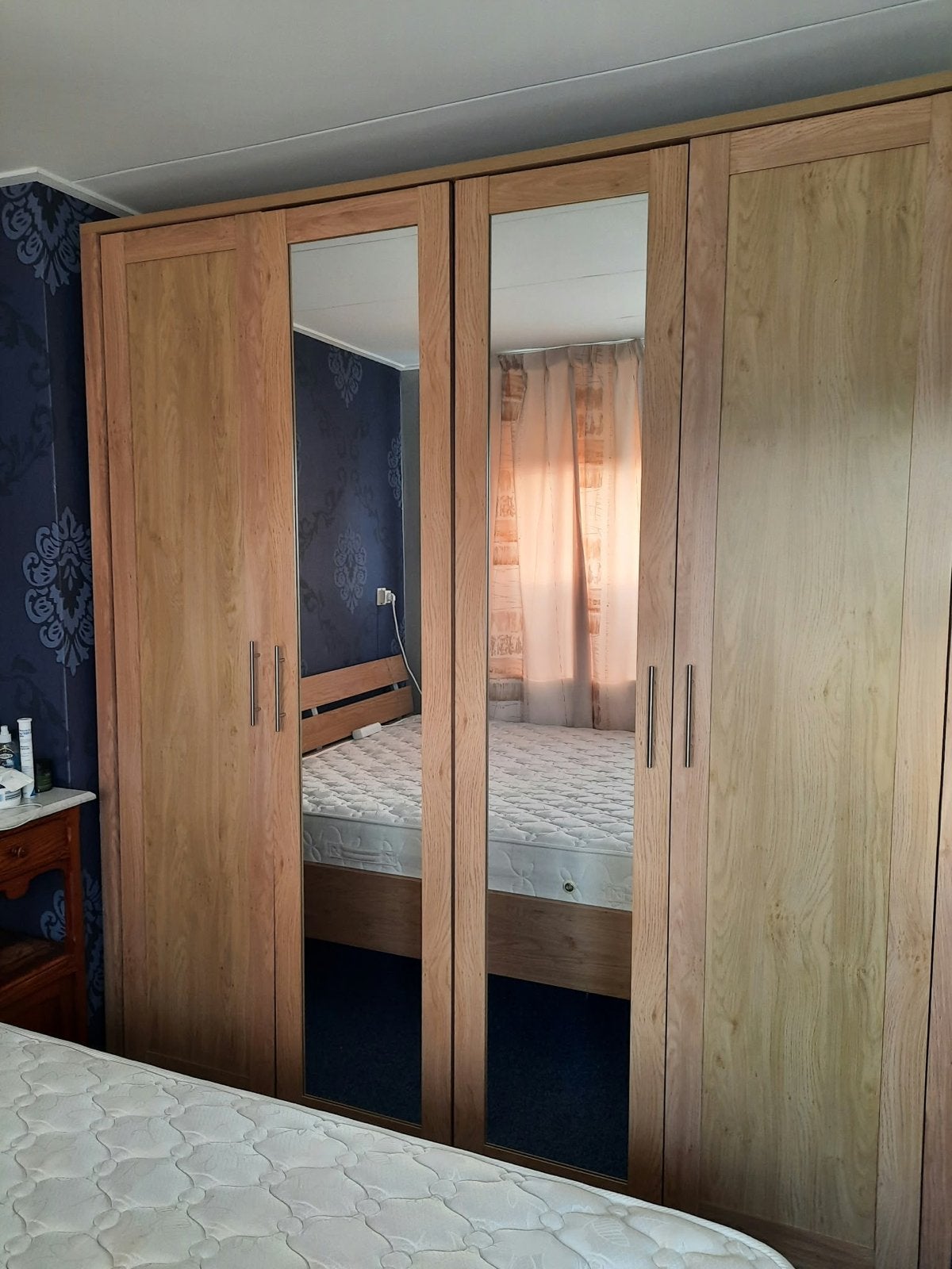 Complete slaapkamer set met bed, kast en nachtkastjes, Ophalen, Zo goed als nieuw, Tweepersoons
