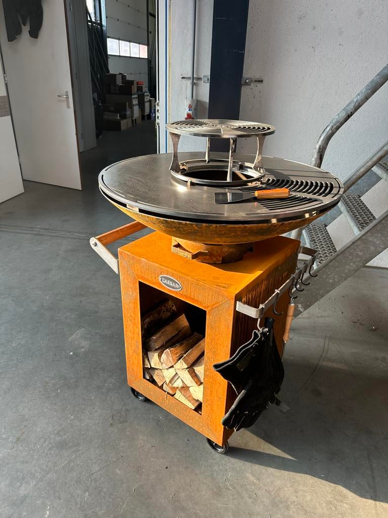 Caesar BBQ Cortenstaal 80cm - Buitenkeuken Grill, Tuin en Terras, Houtskoolbarbecues, Ophalen of Verzenden, Nieuw, Met accessoires