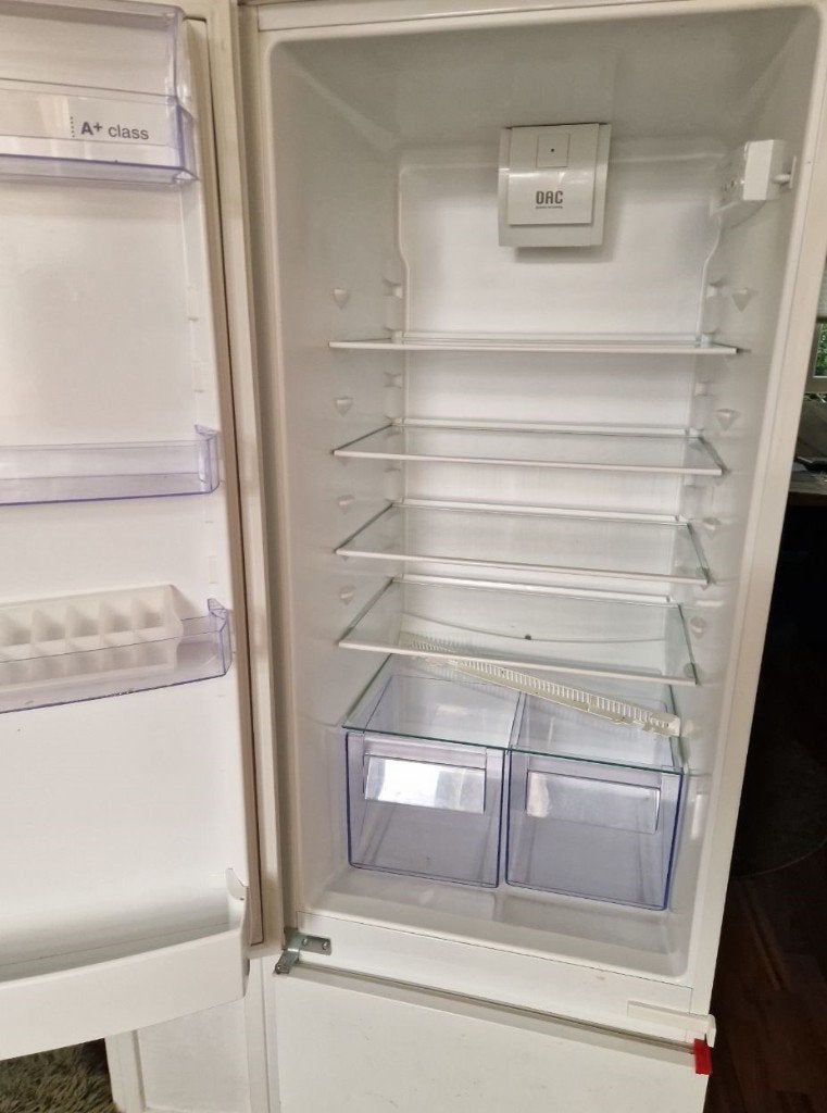 Zanussi inbouw koelkast met vries gedeelte 178 hoog, Witgoed en Apparatuur, Ophalen, Gebruikt, 200 liter of meer, Met aparte vriezer