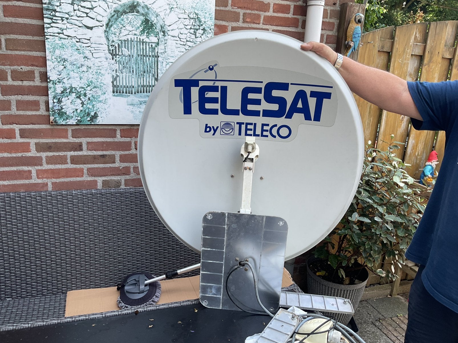 Telesat zelfzoekende sateliet schotel, Ophalen, Zo goed als nieuw, Overige merken