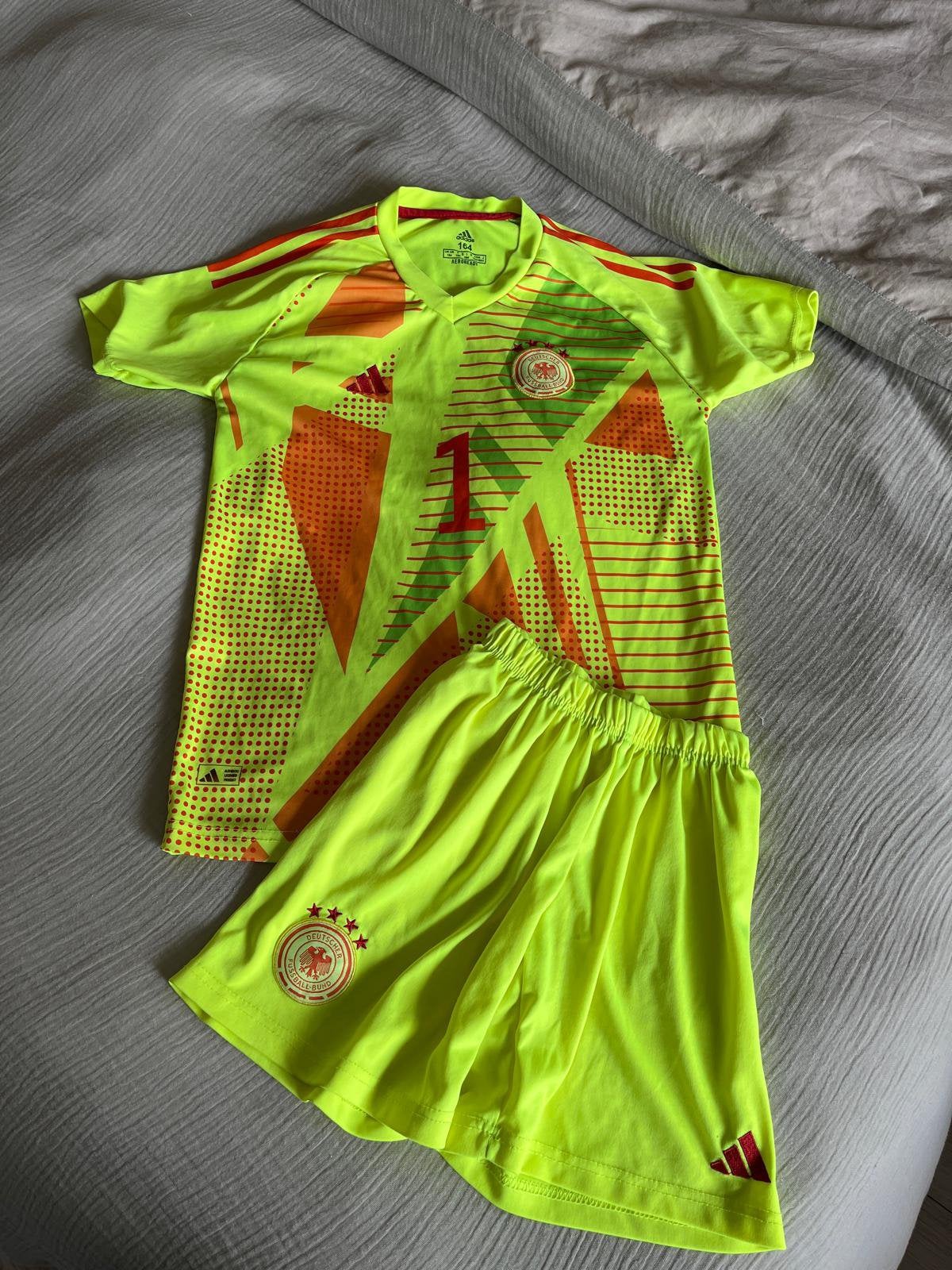 Keeperssetje Adidas Neuer, Kinderen en Baby's, Kinderkleding | Maat 164, Adidas, Ophalen of Verzenden, Zo goed als nieuw, Setje