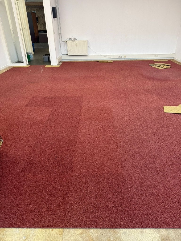 goedkope TWEEDE HANDS tapijttegels rood ondervloer, Gebruikt, Ophalen of Verzenden, 25 tot 50 m², Tapijttegels