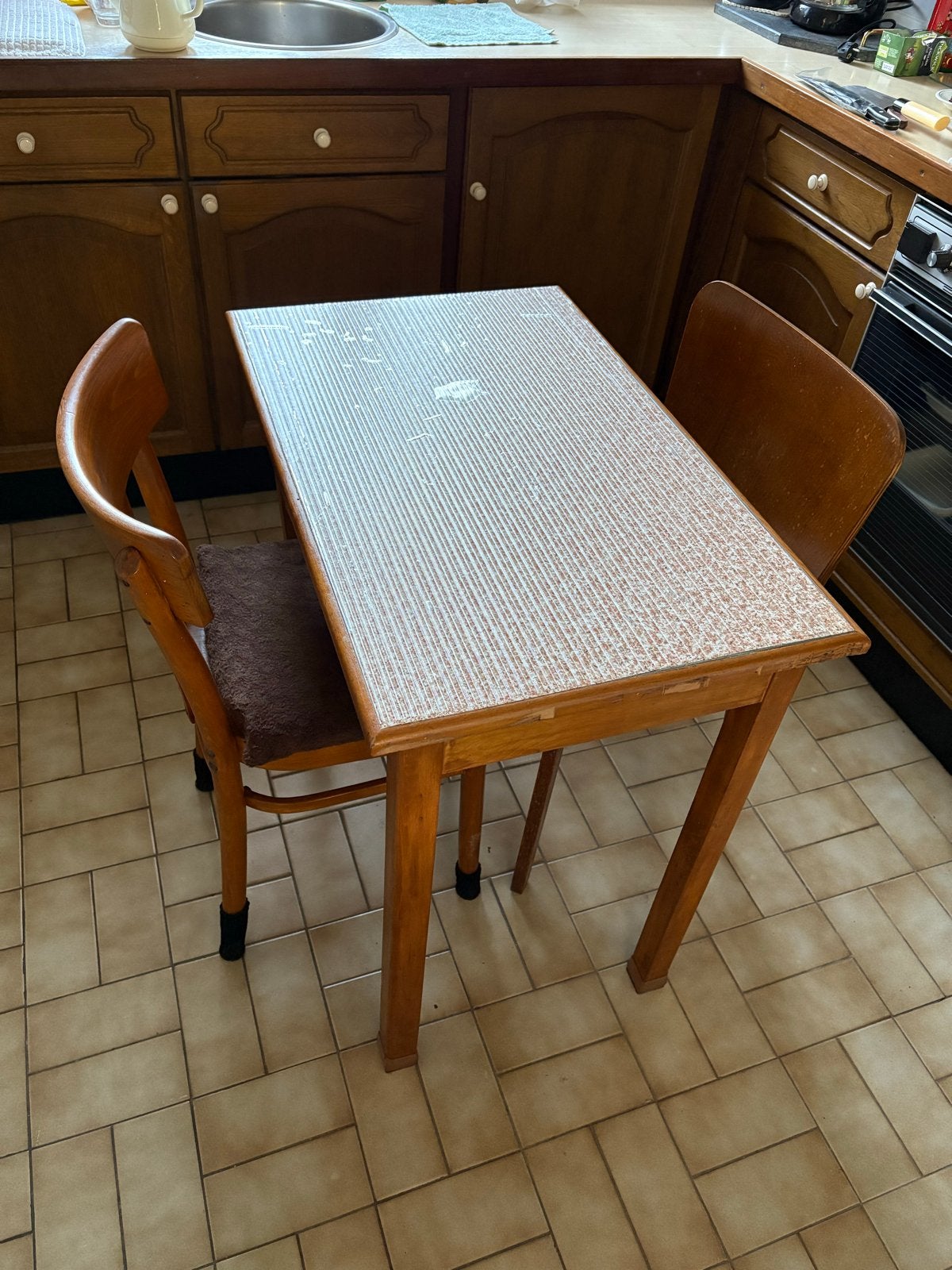 Eenvoudige houten keukentafel met twee stoelen, Ophalen, Gebruikt, 100 tot 150 cm, Tot twee personen
