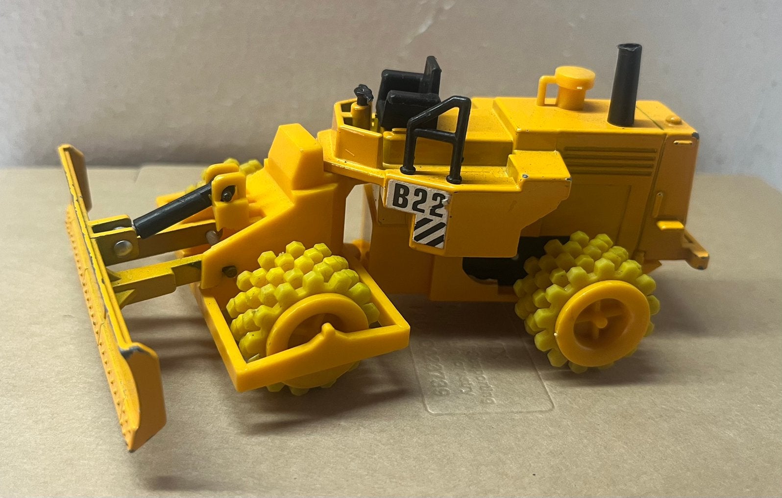 1:64  , Caterpillar Bulldozer B22, Ophalen of Verzenden, Auto