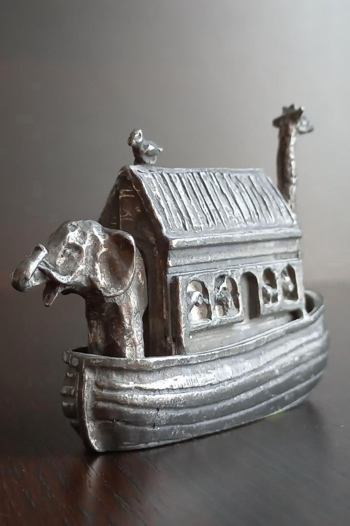 Vintage miniatuur beeldje Ark van Noach - 95% tin -Nederland, Verzamelen, Beelden en Beeldjes, Ophalen of Verzenden
