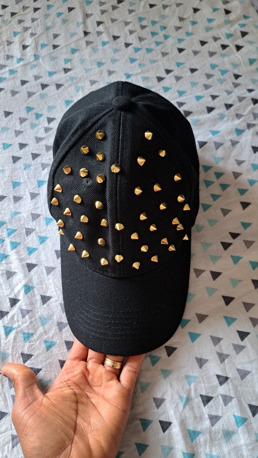 Zwarte pet met gouden studs, Gedragen, One size fits all, Ophalen of Verzenden, Pet