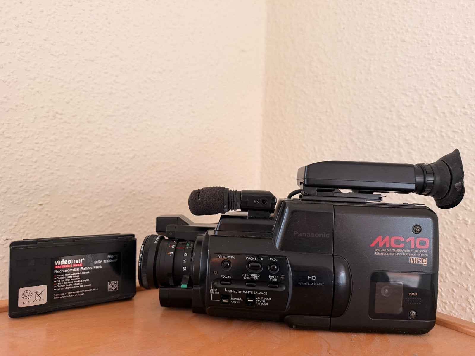 Panasonic MC10 VHS-C Movie Camera met Accu en Kabels, Audio, Tv en Foto, Videocamera's Analoog, Ophalen of Verzenden, VHS-C of SVHS-C