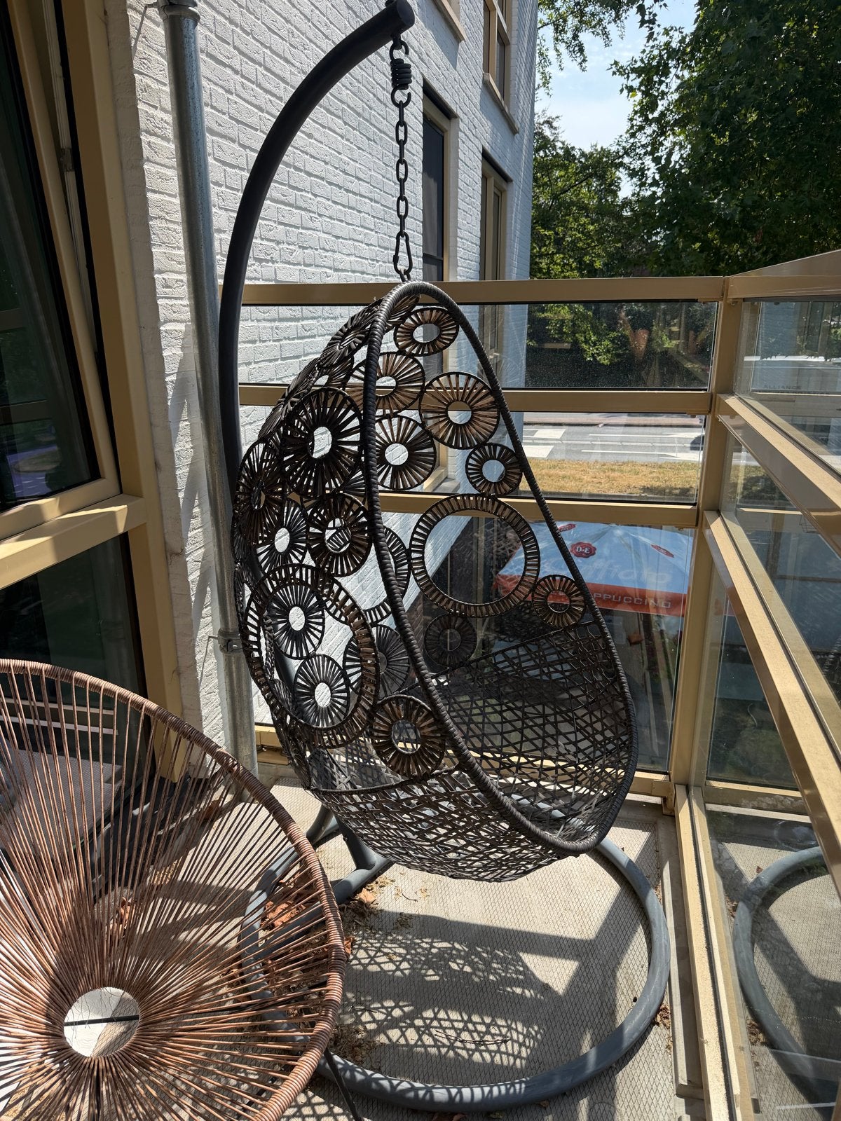 Balconymeubels: 2 stoelen, bijzettafel en cocon stoel, Tuin en Terras, Tuinsets en Loungesets, Ophalen, Overige materialen, Gebruikt