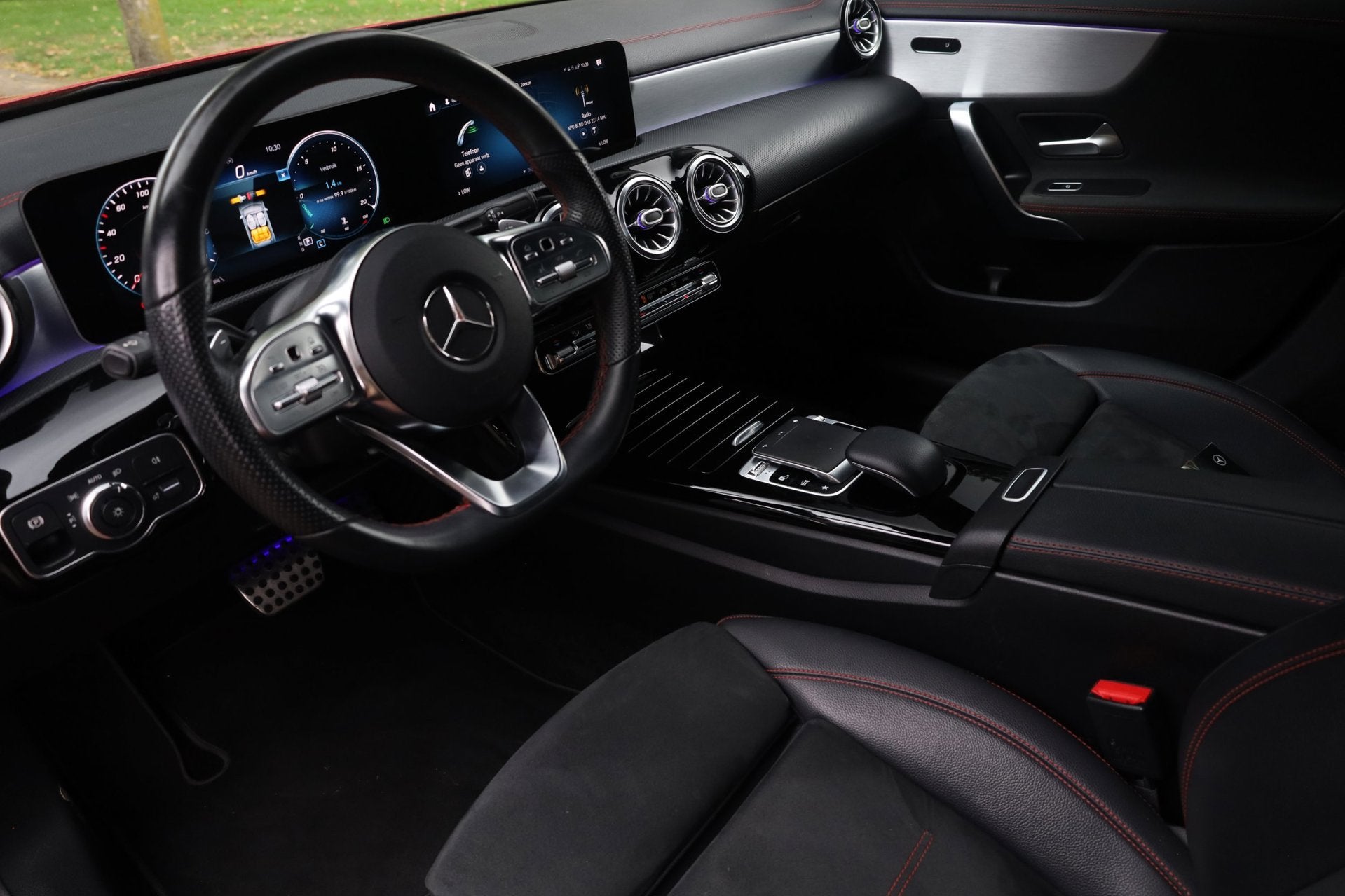 Mercedes-Benz CLA-klasse 180 Business Solution AMG Aut. | AM, Auto's, 136 pk, Gebruikt, 4 cilinders, Alcantara