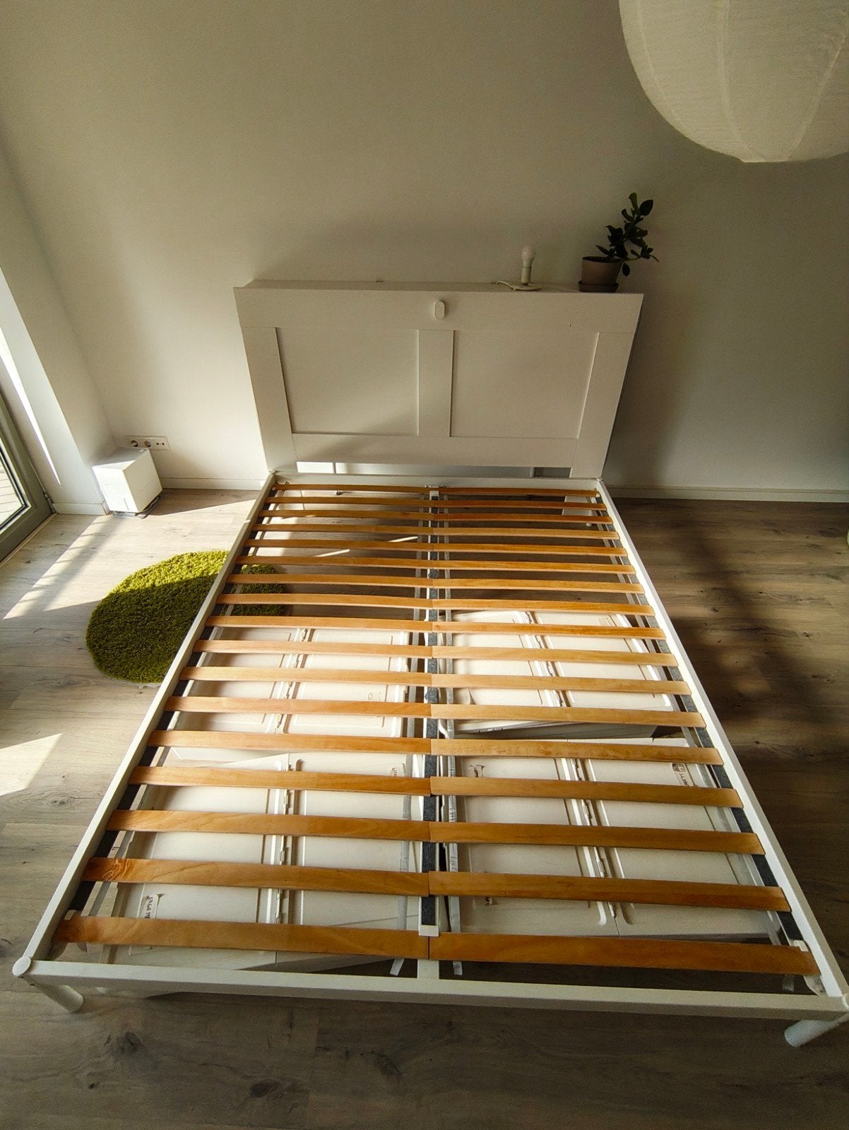 Ikea VEVELSTAD bed 160x200 met lattenbodem en hoofdeinde, Ophalen, Wit, Tweepersoons, Zo goed als nieuw