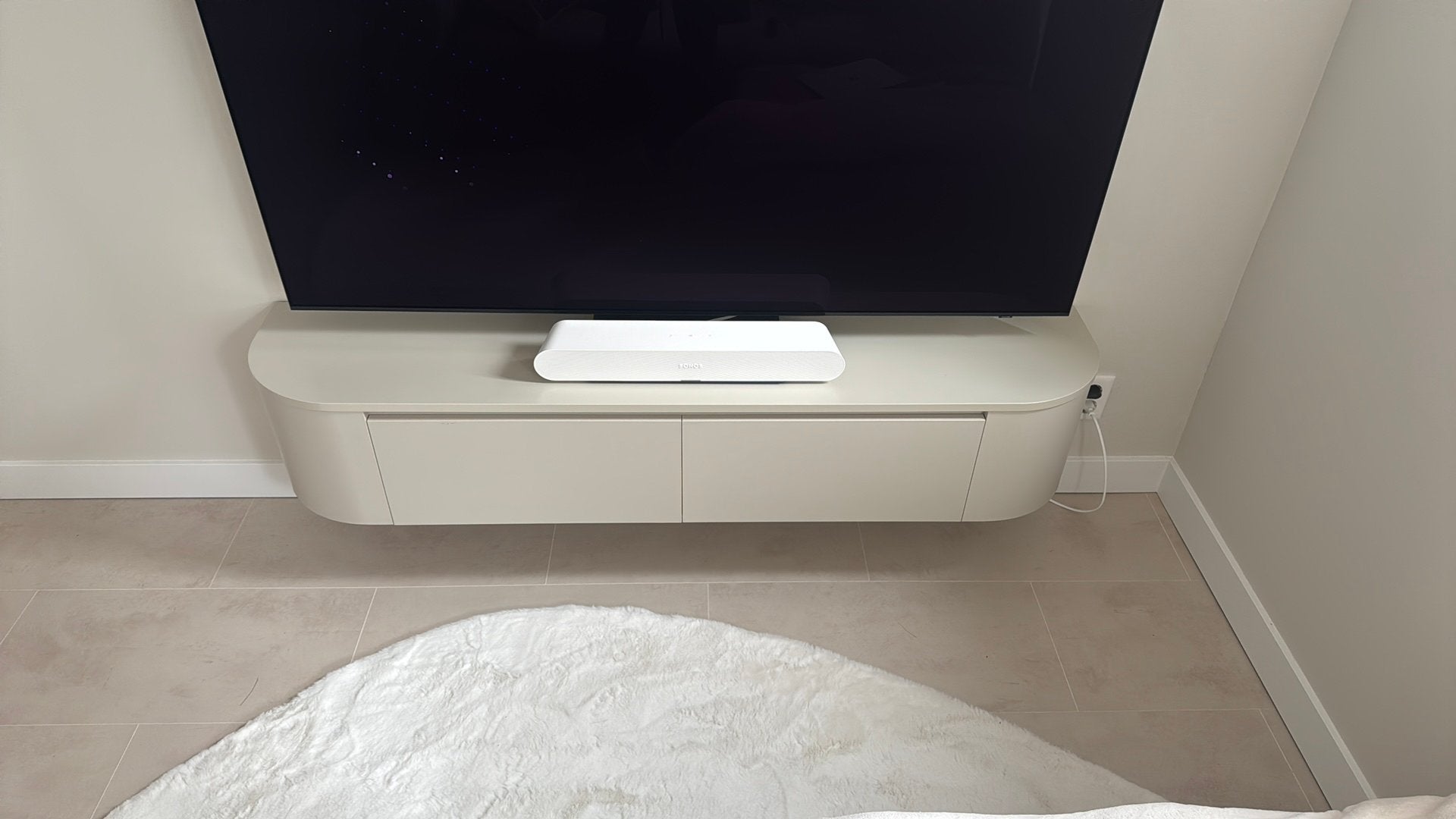 Zwevend TV meubel 160 cm Beige || ALS NIEUW!, Huis en Inrichting, Ophalen, 150 tot 200 cm, Japandi, modern, Zo goed als nieuw