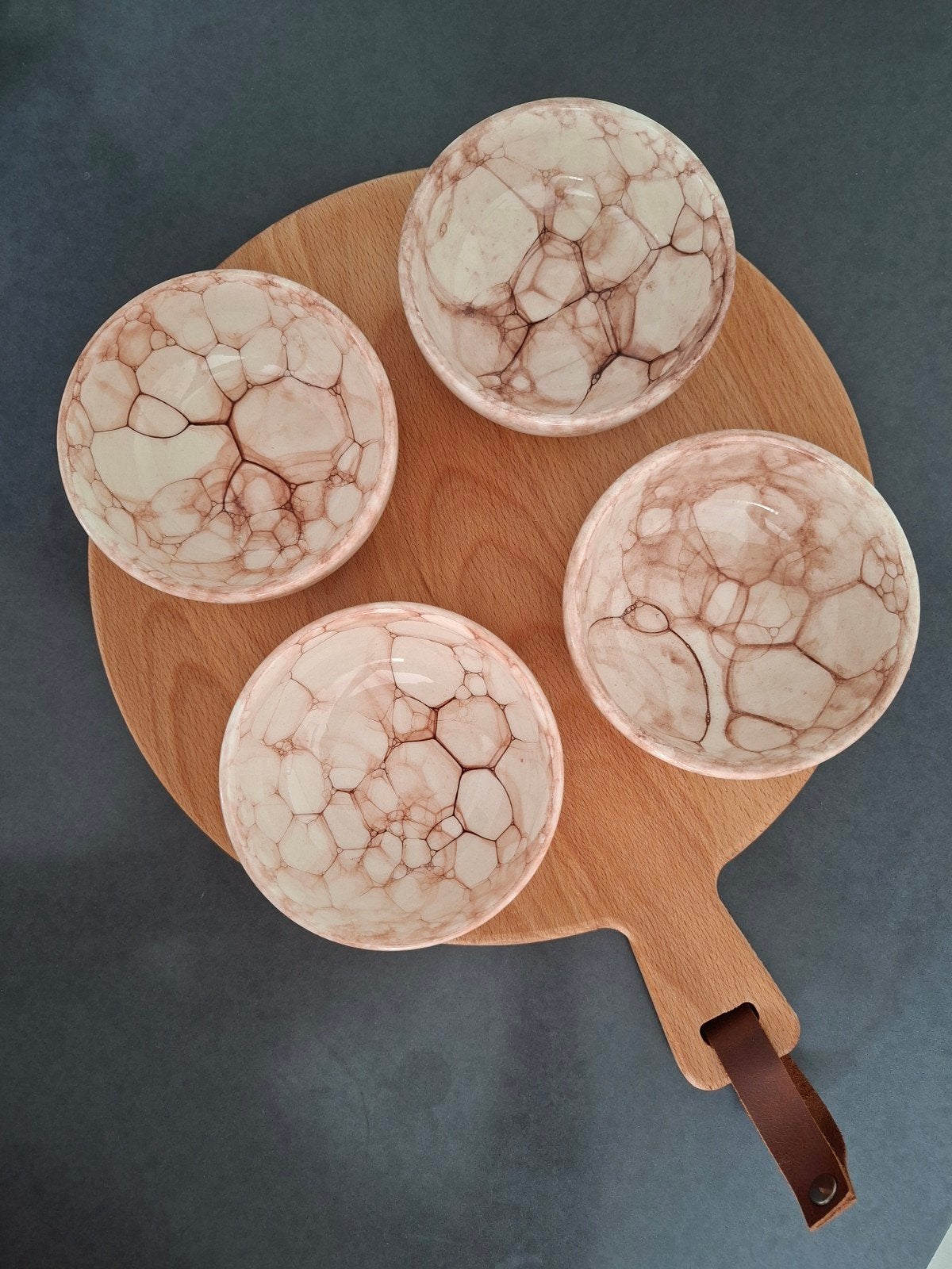 Borrelplank met 4 keramische schaaltjes, Porselein of Keramiek, Schaal, Rond, Nieuw