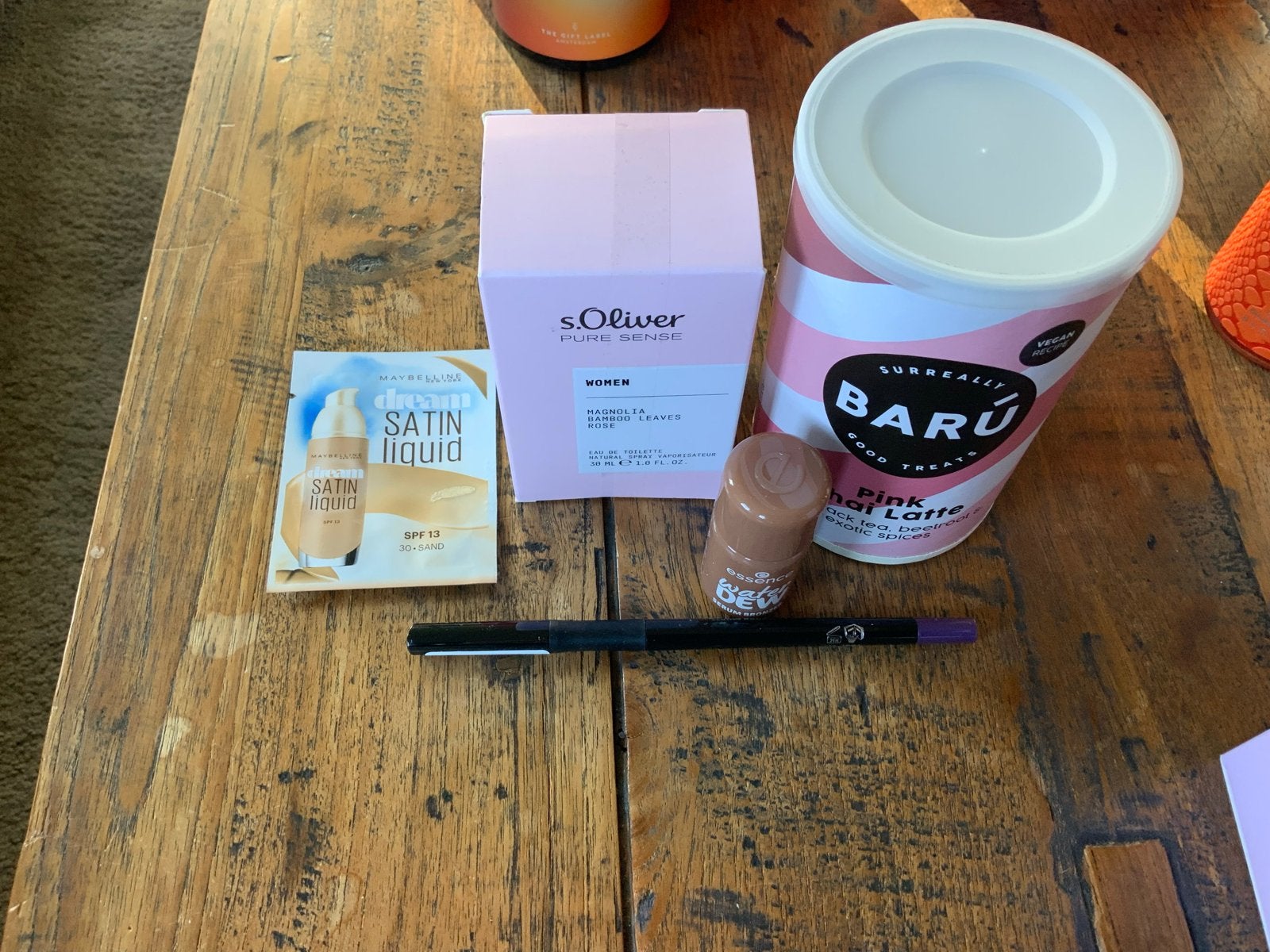 Diverse make-up en parfum set en melkdrank met zwarte thee, Overige kleuren, Gehele gezicht, Nieuw, Ophalen of Verzenden