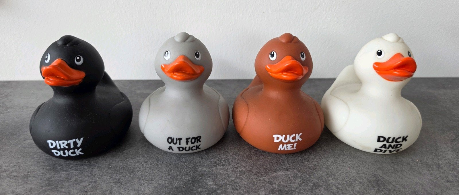 4x badeendje - zwart/grijs/bruin/wit, Kinderen en Baby's, Speelgoed | Overig, Nieuw, Jongen of Meisje, Ophalen of Verzenden